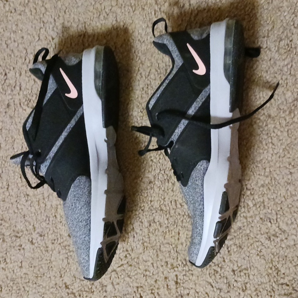 Nike size 10 training shoes